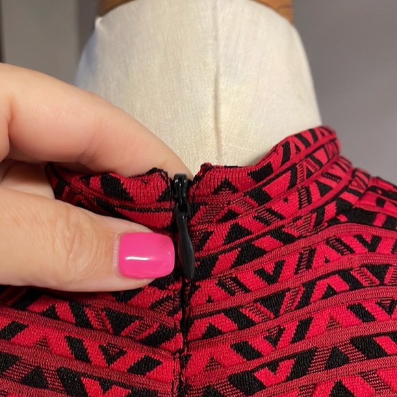 London Times chevron sheath stretch textured dress. Half sleeve mock neck sz 10 - Picture 7 of 12